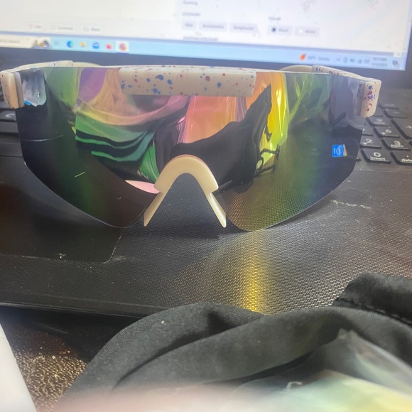 Sunglasses - Picture 2 of 5